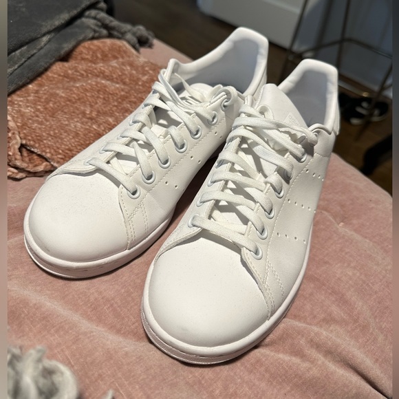 Adidas Stan Smiths - Picture 1 of 6